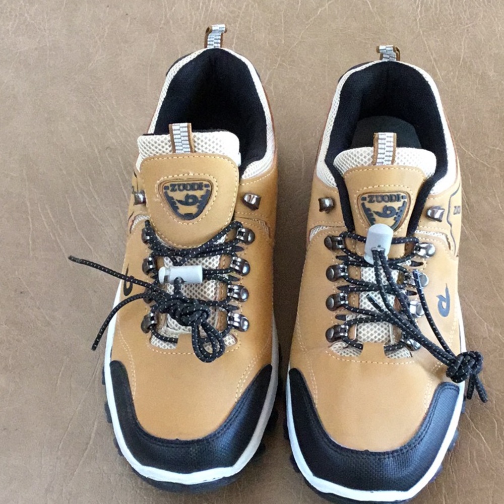 Zuodi  size 43/. Men 10